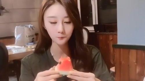 吃瓜直播女,吃瓜女生如何成为网络红人