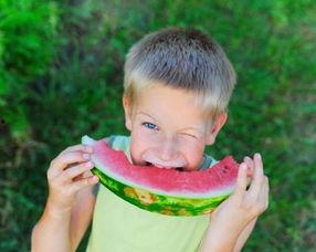 吃瓜吃多了哭了,揭秘吃瓜群众的心酸瞬间