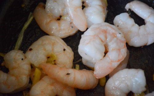 吃酸菜能吃哈密瓜吗,跨界美食的奇妙碰撞