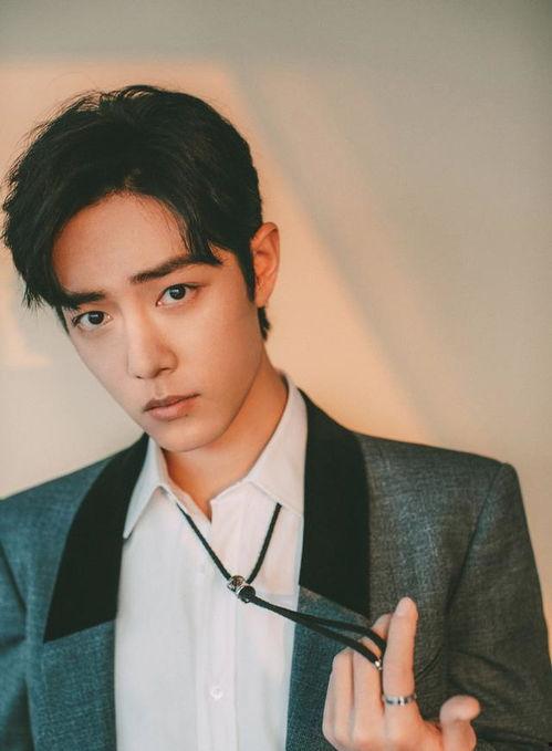 肖战抱腰吃瓜,娱乐圈又一暖心瞬间