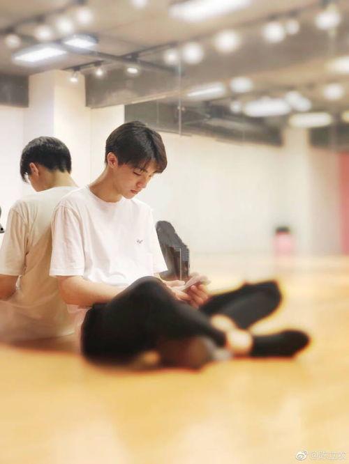 吃瓜群众陈立农,吃瓜群众眼中的青春偶像成长记