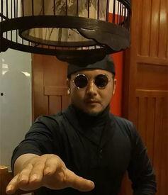 街头采访小孩吃瓜,童言无忌，瓜香四溢